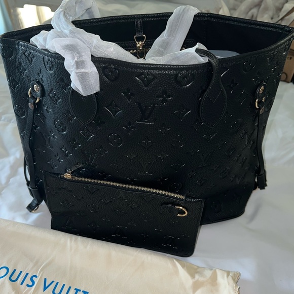L V Tote New - Picture 1 of 4